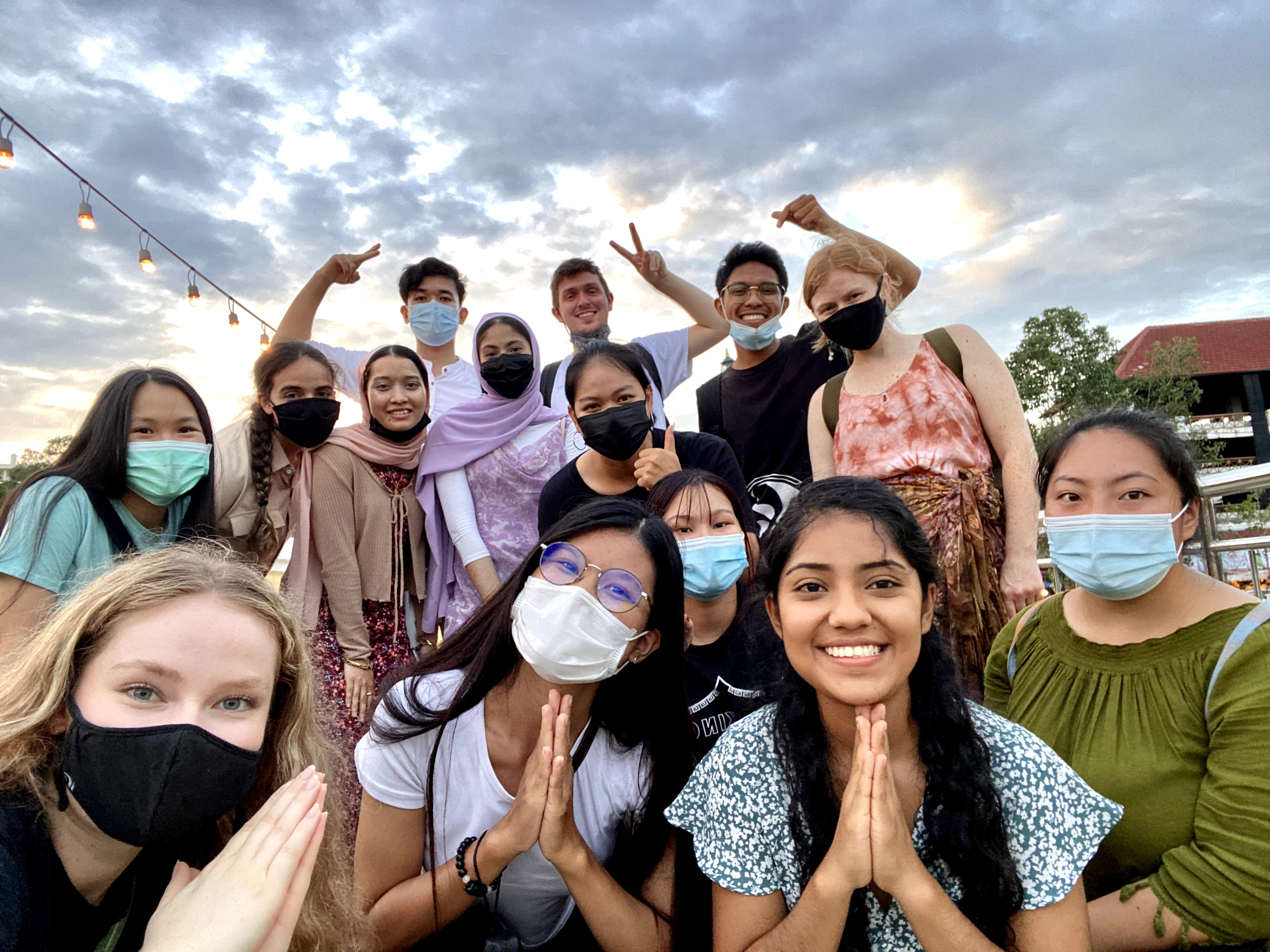 14 study abroad students pose together in Thailand