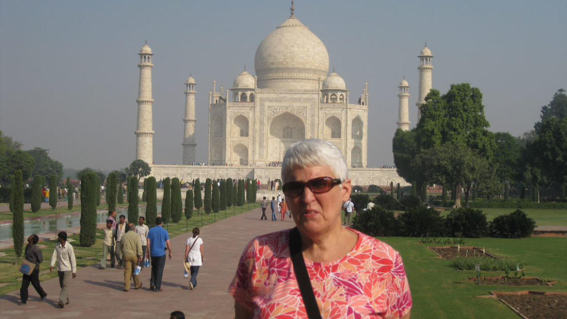 Hodgie Bricke outside of the Taj Mahal